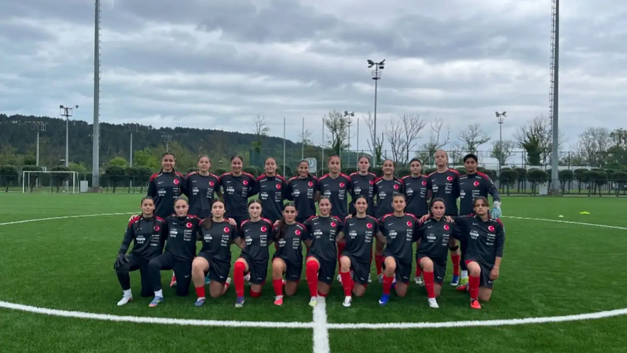Kayserili Milli Futbolcular Şampiyonluk Sevinci Yaşadı