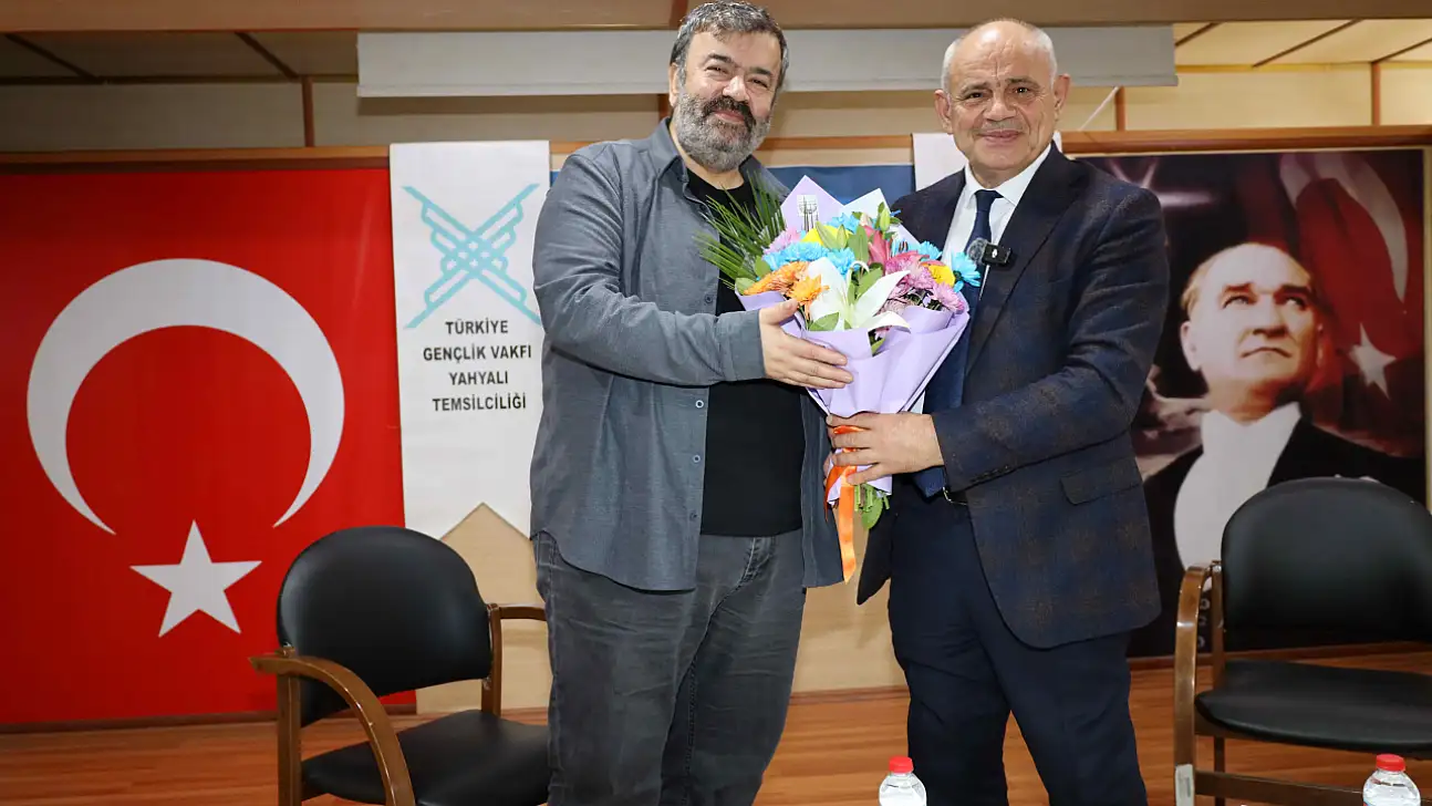 Yahyalı'da TÜGVA'nın kariyer söyleşisine öğrencilerden yoğun ilgi