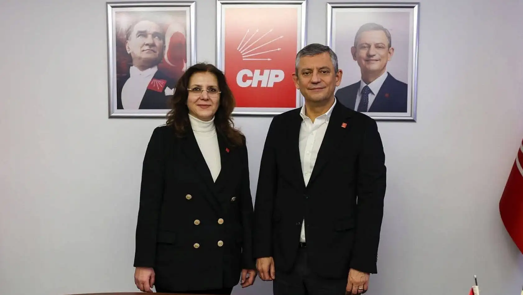 CHP'de İl Başkanı Ümit Özer istifa etti