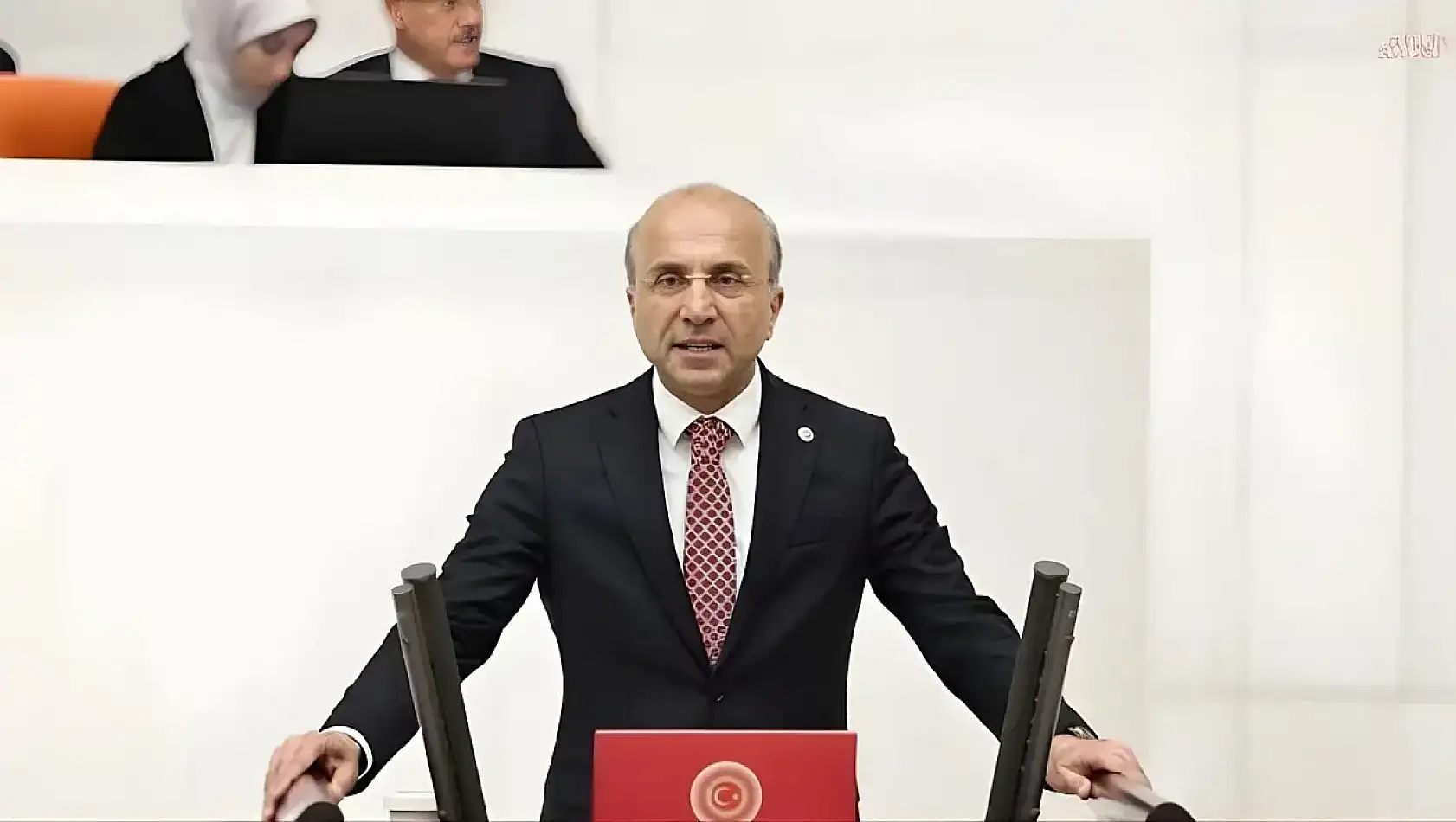 CHP'li Aşkın Genç'ten Tarım Bakanlığı'na Pınarbaşı Çağrısı