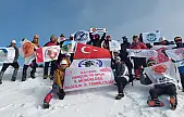 Erciyes'te 19 Mayıs zirve tırmanışı tamamlandı