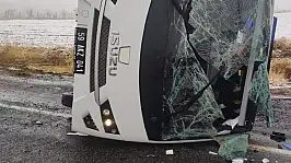 Mahkûm taşıyan araç devrildi: 9 yaralı