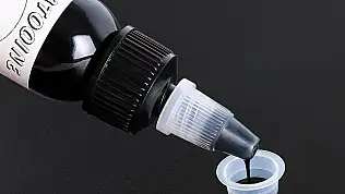 Dövme mürekkebi vücutta dolaşıyor