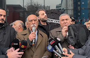 Alevi Derneğinden CHP İl Başkanlığı Önünde Siyah Çelenkli tepki