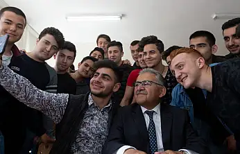 Başkan Büyükkılıç, üniversite adaylarını Kayseri'ye davet etti