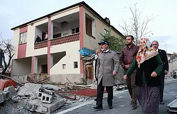 Başkan Çolakbayrakdar, Dudu teyzenin hayır duasını aldı