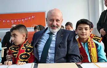 Başkan Çolakbayrakdar, Öğrencilerin karne heyecanına ortak oldu