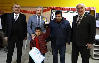 Başkan Palancıoğlu öğrencilerin karne sevincine ortak oldu