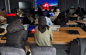 Bilişim Akademisi'nden öğretmen adaylarına robotik eğitim