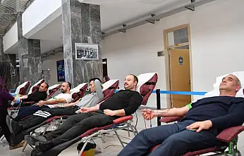 Büyükşehir Belediyesi personelinden kan bağışı