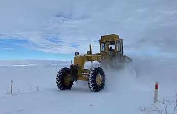 Büyükşehir'den Kar Mesaisi: 5 İlçede 72 mahalle yolu ulaşıma açıldı