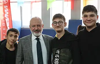 Çolakbayrakdar'dan öğrencilere meslek vurgusu