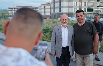 Çolakbayrakdar: 'Gençlere Halı Saha ve Voleybol Sahası Yapıyoruz'