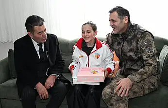 Emniyet Müdürü Aydın'dan şehit kızına karne hediyesi