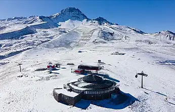 Erciyes'e sezonun ilk karı düştü