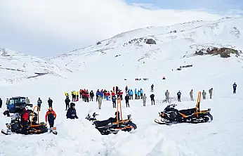 Erciyes'te gerçeği aratmayan çığ tatbikatı