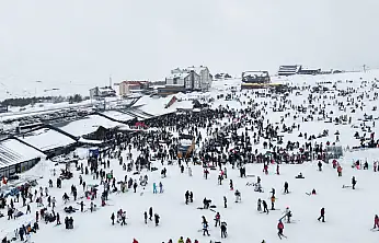 Erciyes'teki haftasonu yoğunluğu dron ile görüntülendi