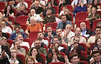 ERÜ İletişim Fakültesi'nde Mezuniyet Coşkusu