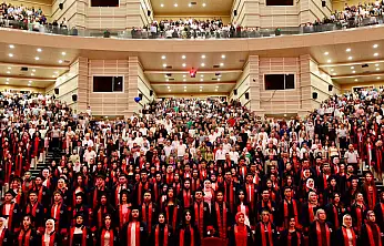 ERÜ Sağlık Hizmetleri Meslek Yüksekokulu, yeni mezunlarını verdi