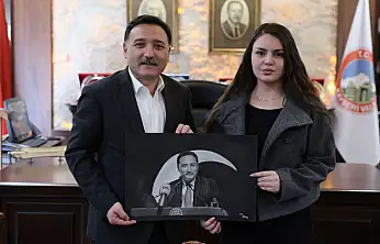 Genç ressamdan Vali Çiçek'e portre