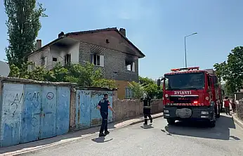 Kayseri'de 2 katlı binada yangın