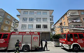 Kayseri'de 3 katlı binada yangın