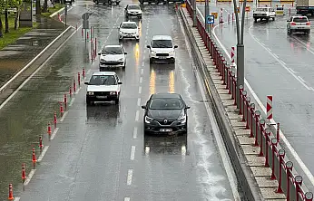 Kayseri'de Sağanak Yağış Hayatı Olumsuz Etkiledi