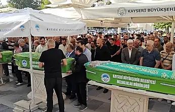 Kayseri'de yürek burkan veda: Aile üyeleri yan yana toprağa verildi
