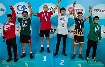 Kayserili güreşçiler Türkiye şampiyonalarına damga vurdu