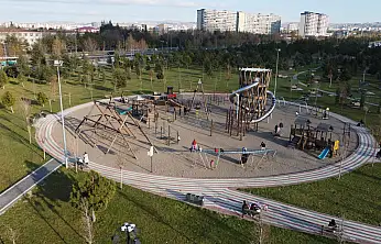 Kayserililer kışın da millet bahçesinde buluşuyor