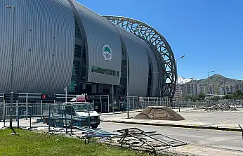 Kayserispor'un stadyumunda yeni sezon öncesi tadilat başladı