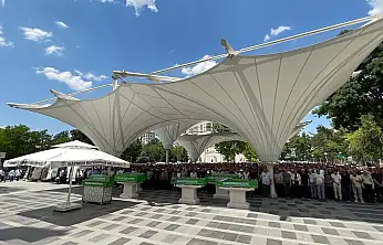 Kazada hayatını kaybeden aynı aileden 3 kişi Kayseri'de toprağa verildi