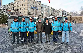 Kocasinan'da karla mücadele 24 saat sürüyor