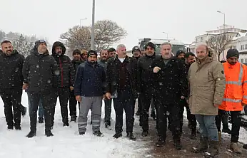 Melikgazi'de karla mücadele devam ediyor