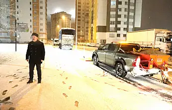 Palancıoğlu gün doğmadan kar mesaisinde