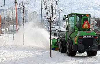 Talas Belediyesi Karla Mücadelede gece gündüz sahada