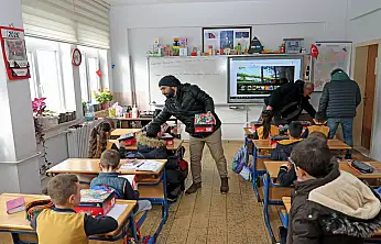 Talas'ta 813 öğrenciye kışlık ayakkabı desteği