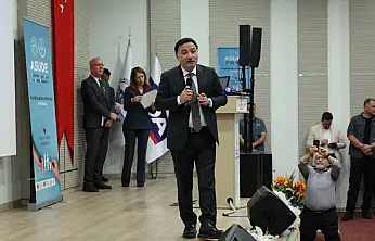 Vali Çiçek: Bizi Biz Yapan Ailedir