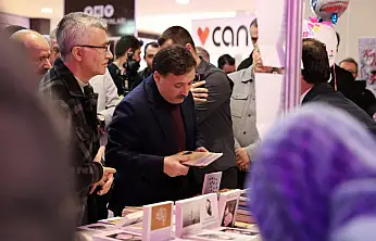 Vali Çiçek Kitap fuarında