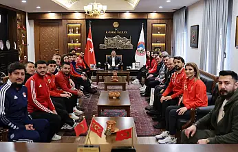 Vali Çiçek, Şampiyon sporcuları makamında ağırladı