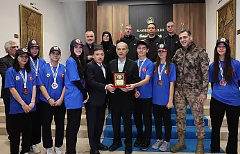 Vali Çiçek'ten Tekvandoculara tebrik