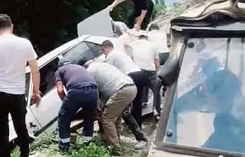 Yahyalı'da otomobil su kanalına düştü