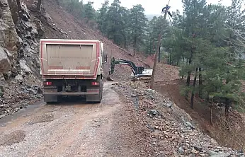 Yahyalı'da Sağanak Yol Hasarına Yol Açtı