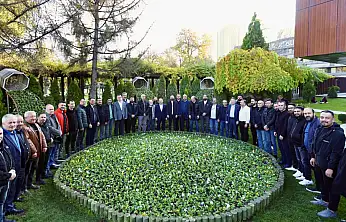 Yeraltı çarşısı esnafı Başkan'ı ziyaret etti