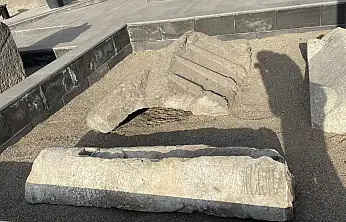 Yönetmenin bulduğu tarihi yazıt müzeye kaldırıldı