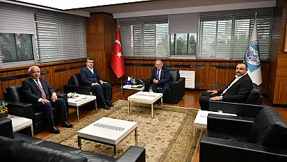 Başkan Büyükkılıç, kente değer katan konuklarını makamında ağırladı