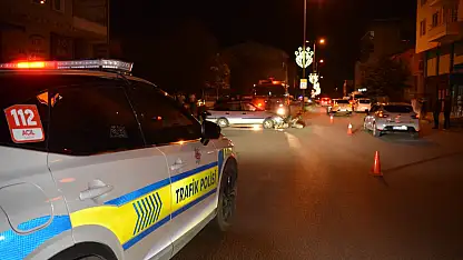 Yahyalı'da Otomobil Kaldırıma Çarptı: Sürücü Yaralandı