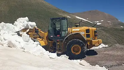 Yahyalı'nın Yayla Yollarında Haziran Ayında Kar Mesaisi