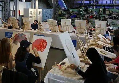 SEKA Kâğıt Müzesi'nde dokulu tuvaller boyanıyor