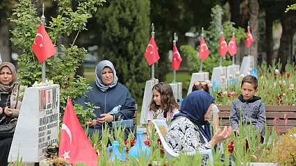 Başkan Büyükkılıç'tan şehit annelerine duygusal ziyaret